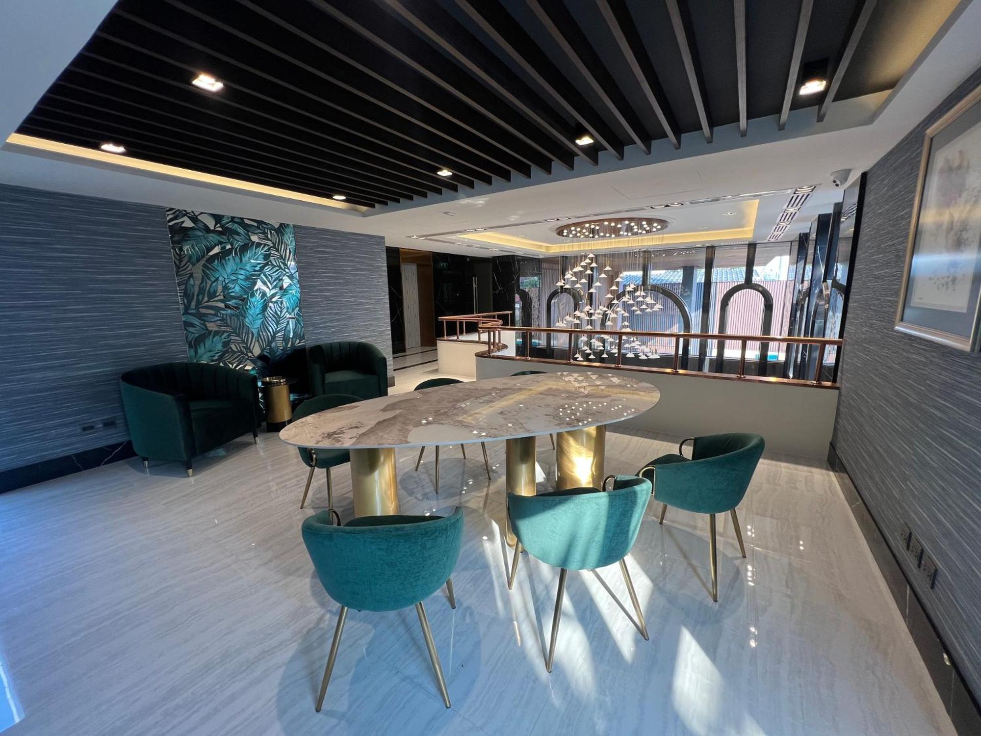 Arni Skye Hotel Банкок Екстериор снимка