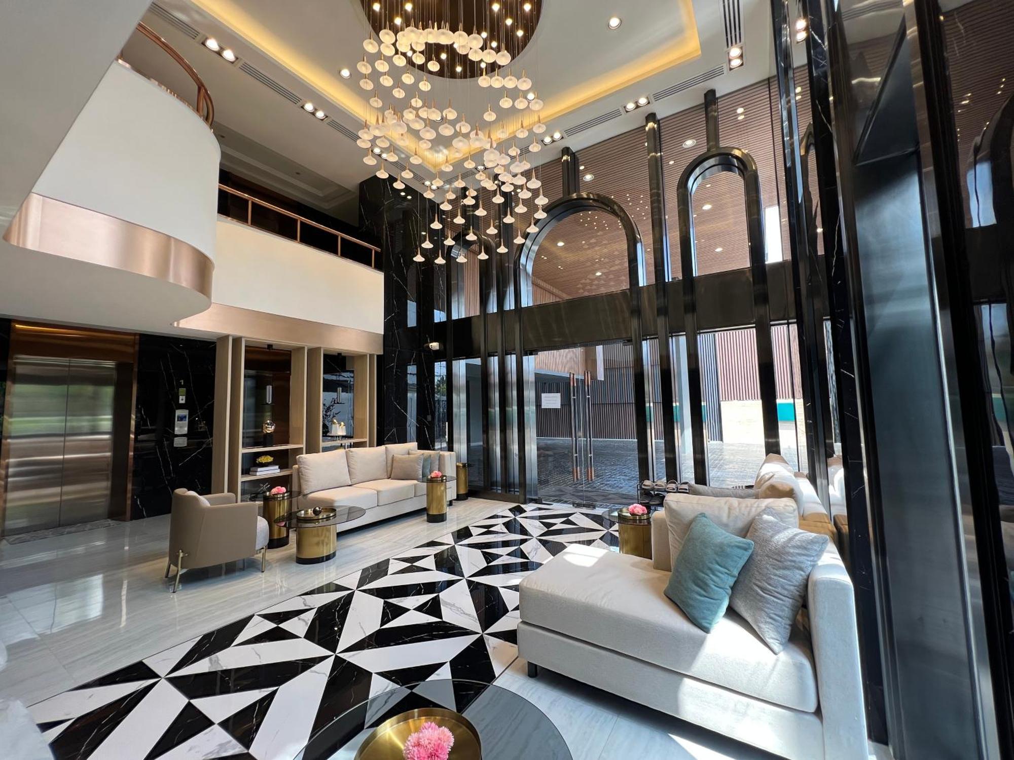 Arni Skye Hotel Банкок Екстериор снимка