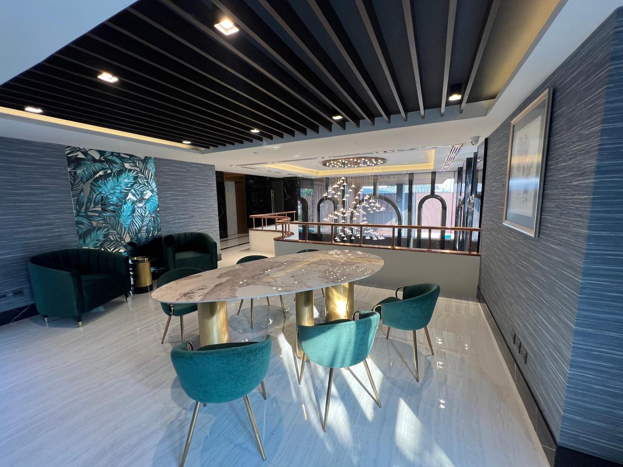 Arni Skye Hotel Банкок Екстериор снимка