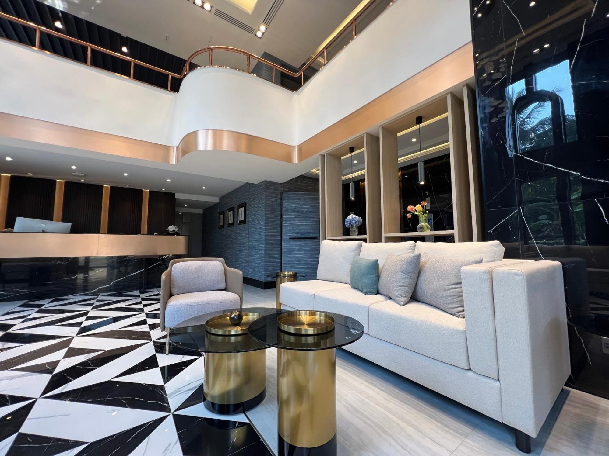 Arni Skye Hotel Банкок Екстериор снимка
