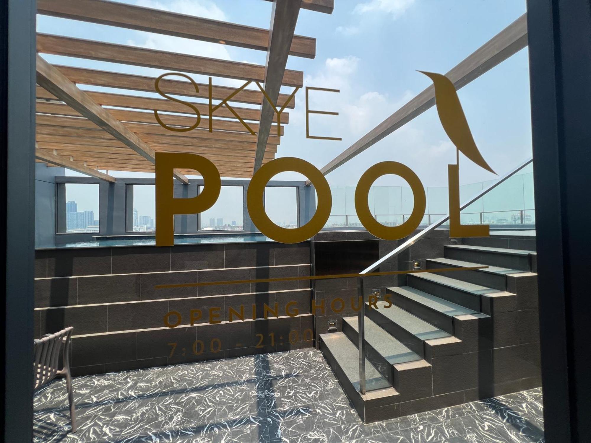Arni Skye Hotel Банкок Екстериор снимка