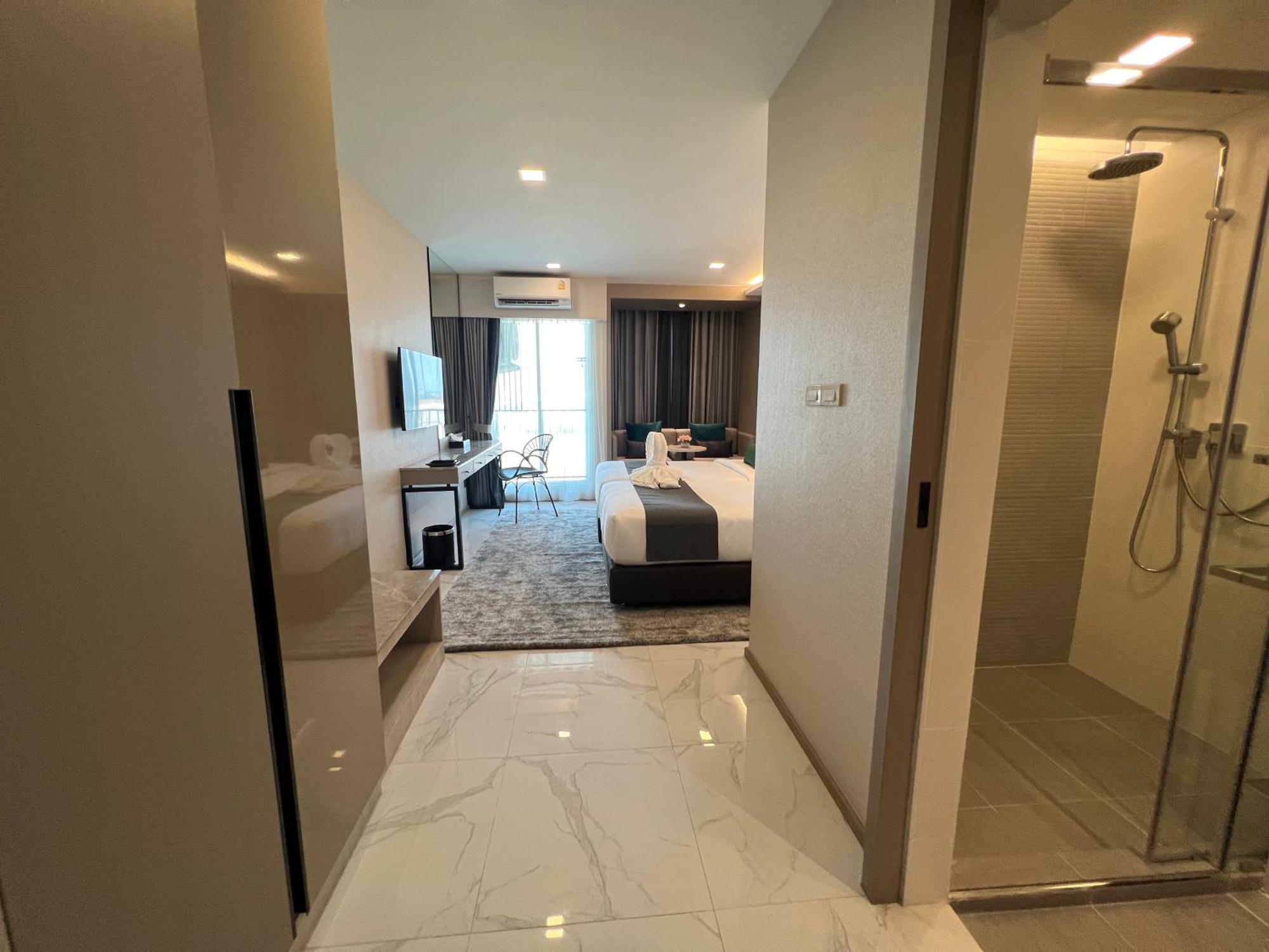 Arni Skye Hotel Банкок Екстериор снимка