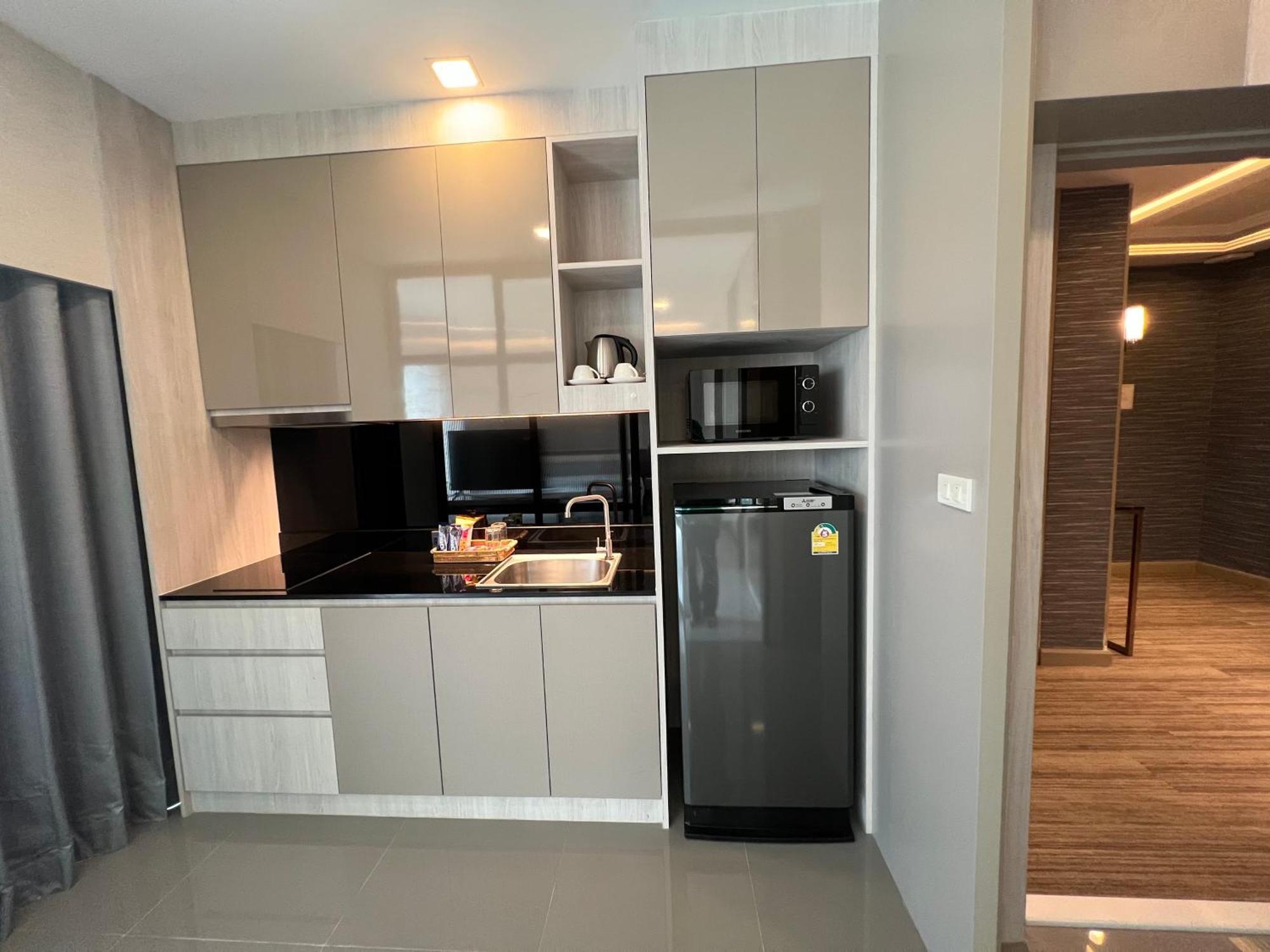 Arni Skye Hotel Банкок Екстериор снимка