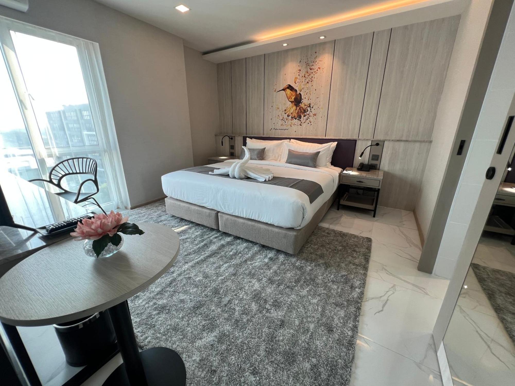 Arni Skye Hotel Банкок Екстериор снимка