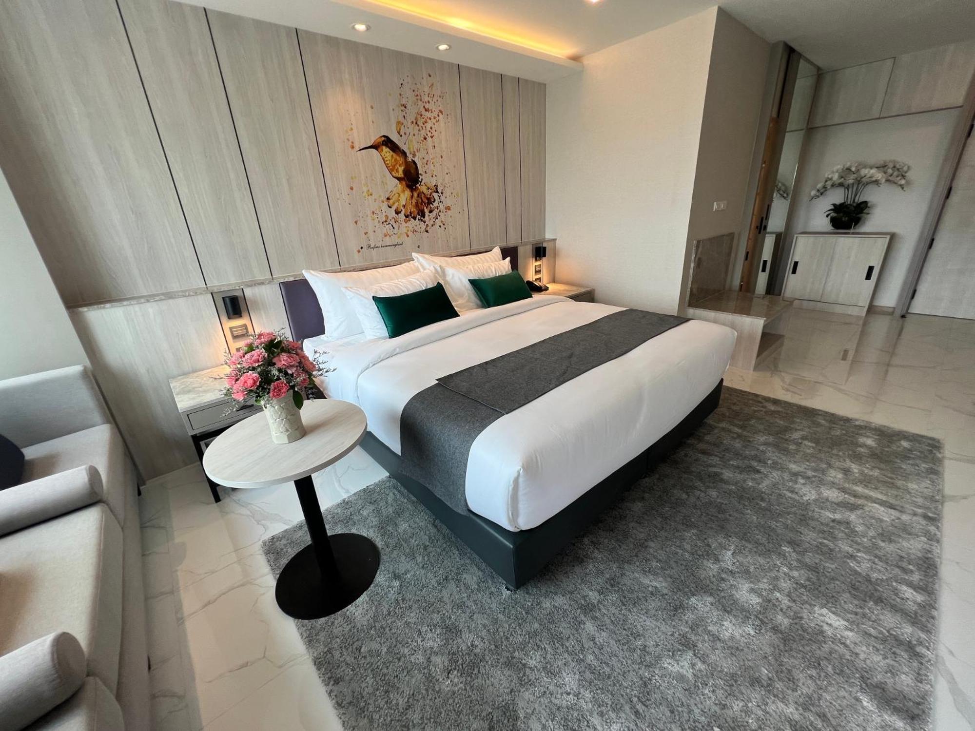 Arni Skye Hotel Банкок Екстериор снимка