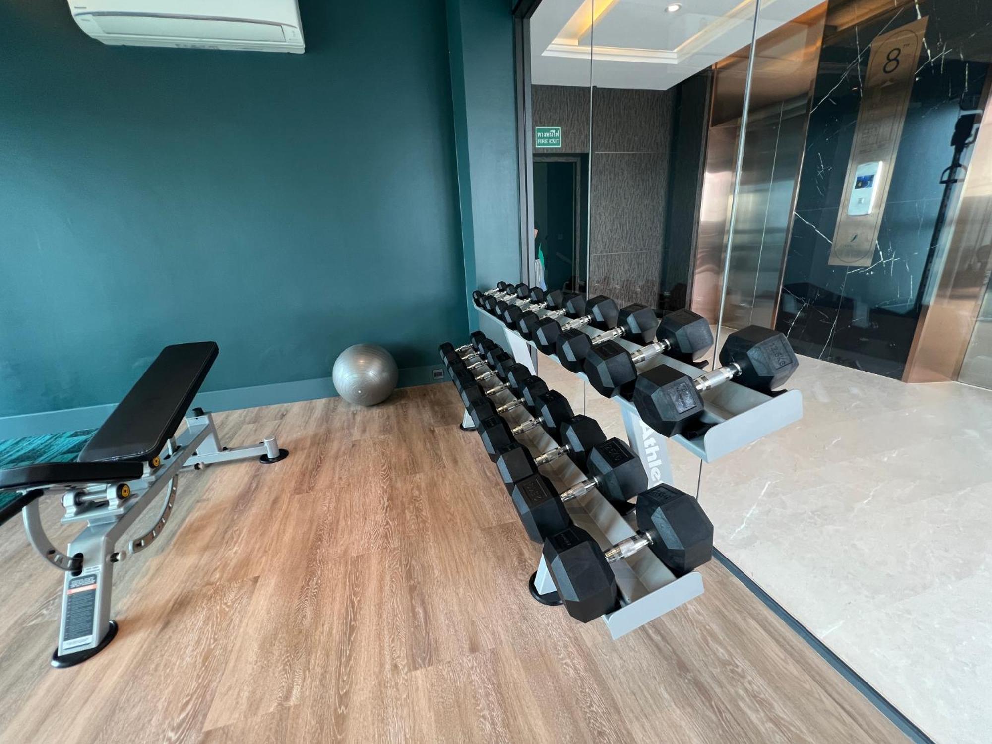 Arni Skye Hotel Банкок Екстериор снимка