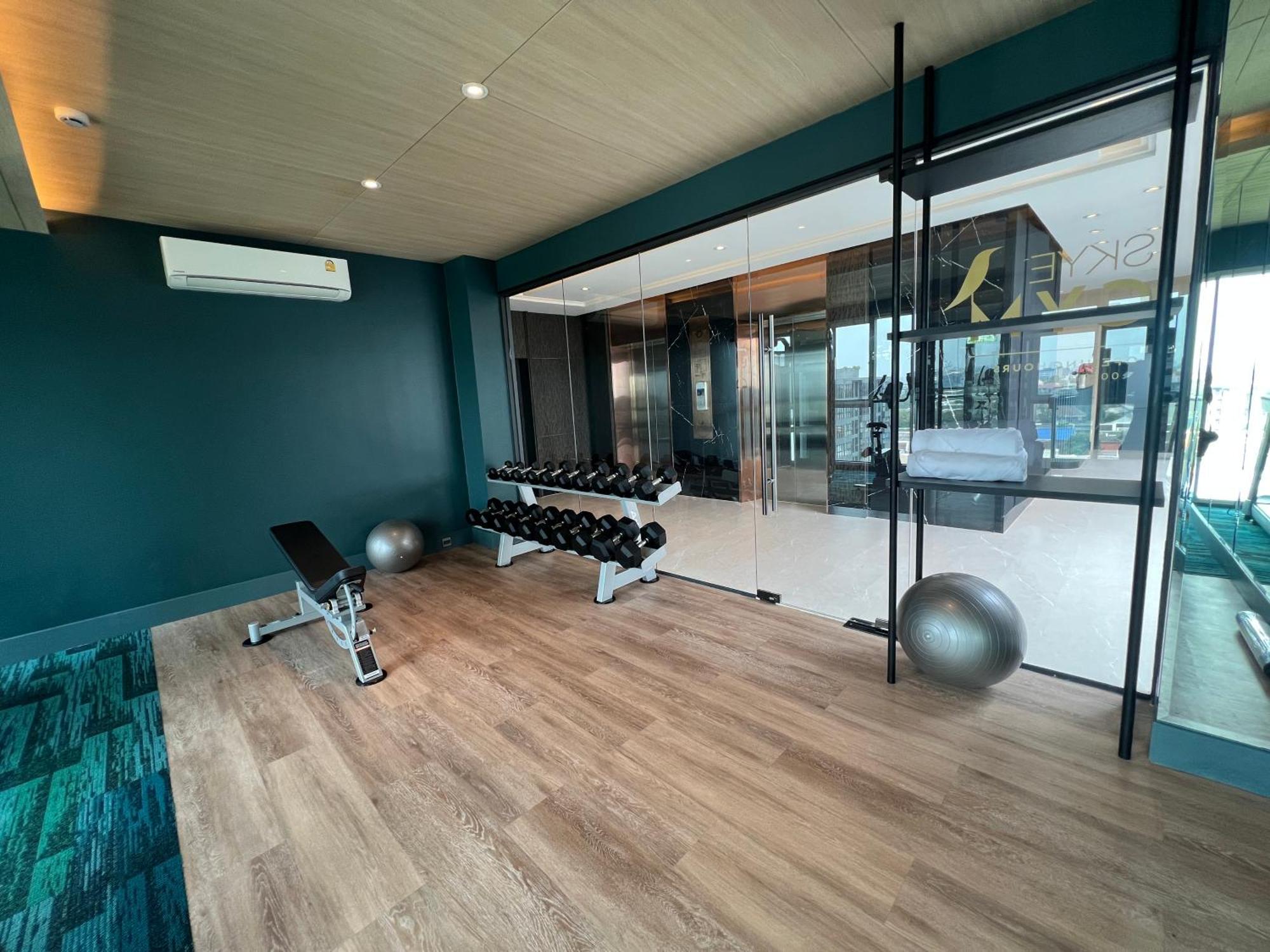 Arni Skye Hotel Банкок Екстериор снимка