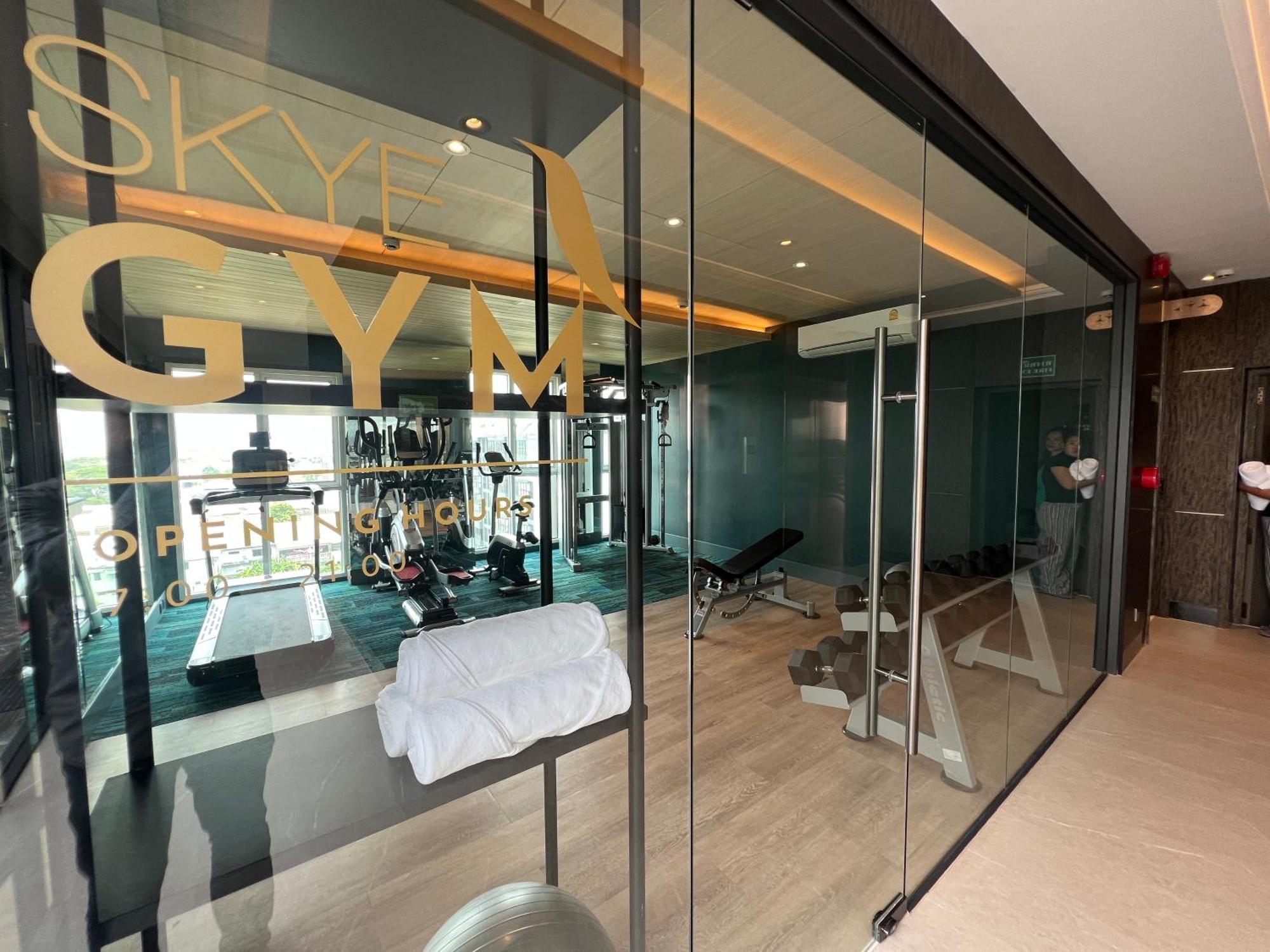 Arni Skye Hotel Банкок Екстериор снимка