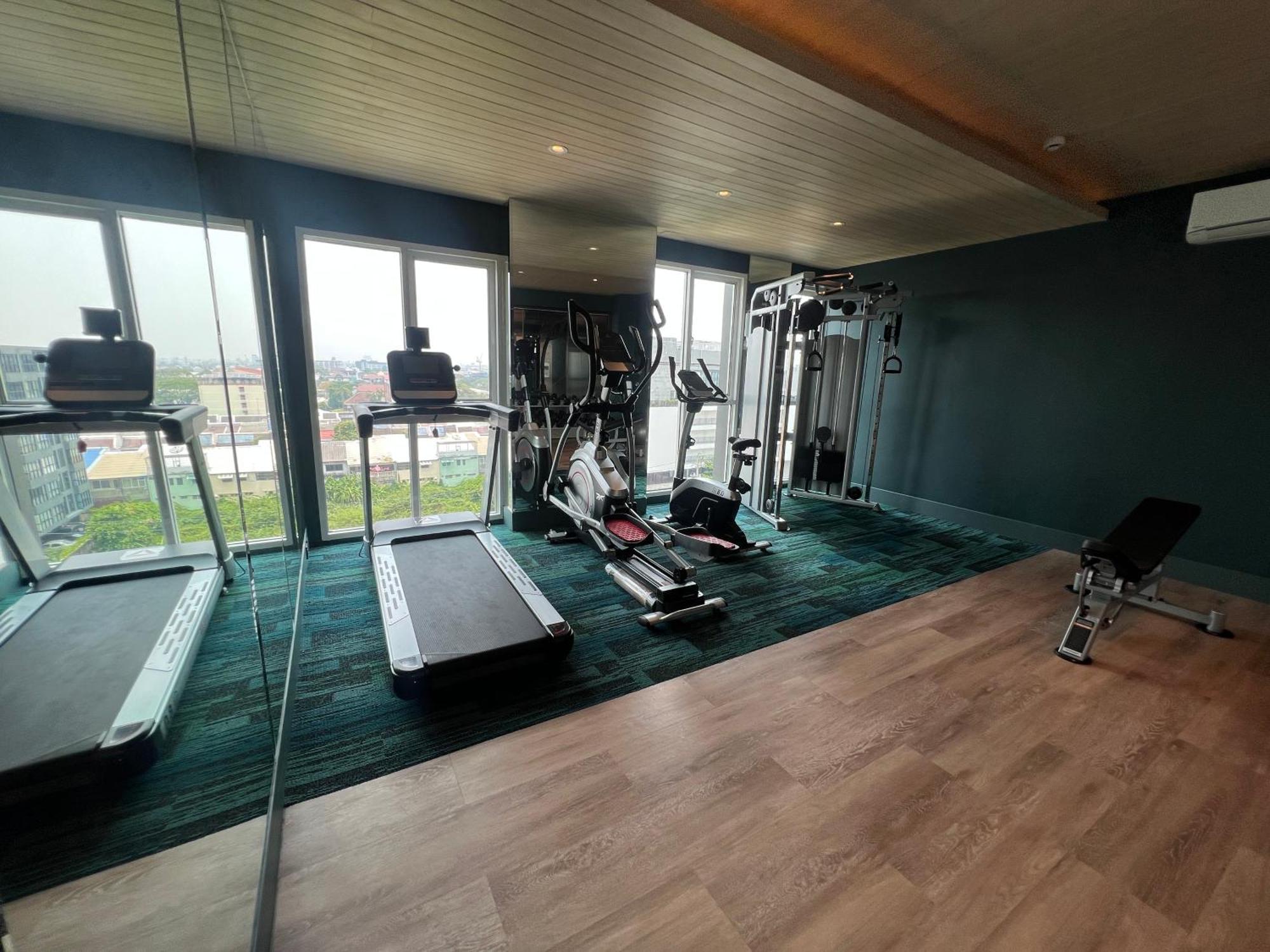 Arni Skye Hotel Банкок Екстериор снимка