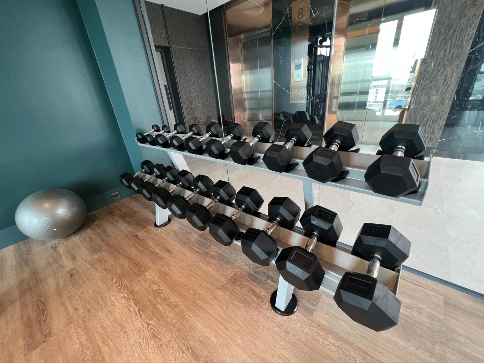 Arni Skye Hotel Банкок Екстериор снимка