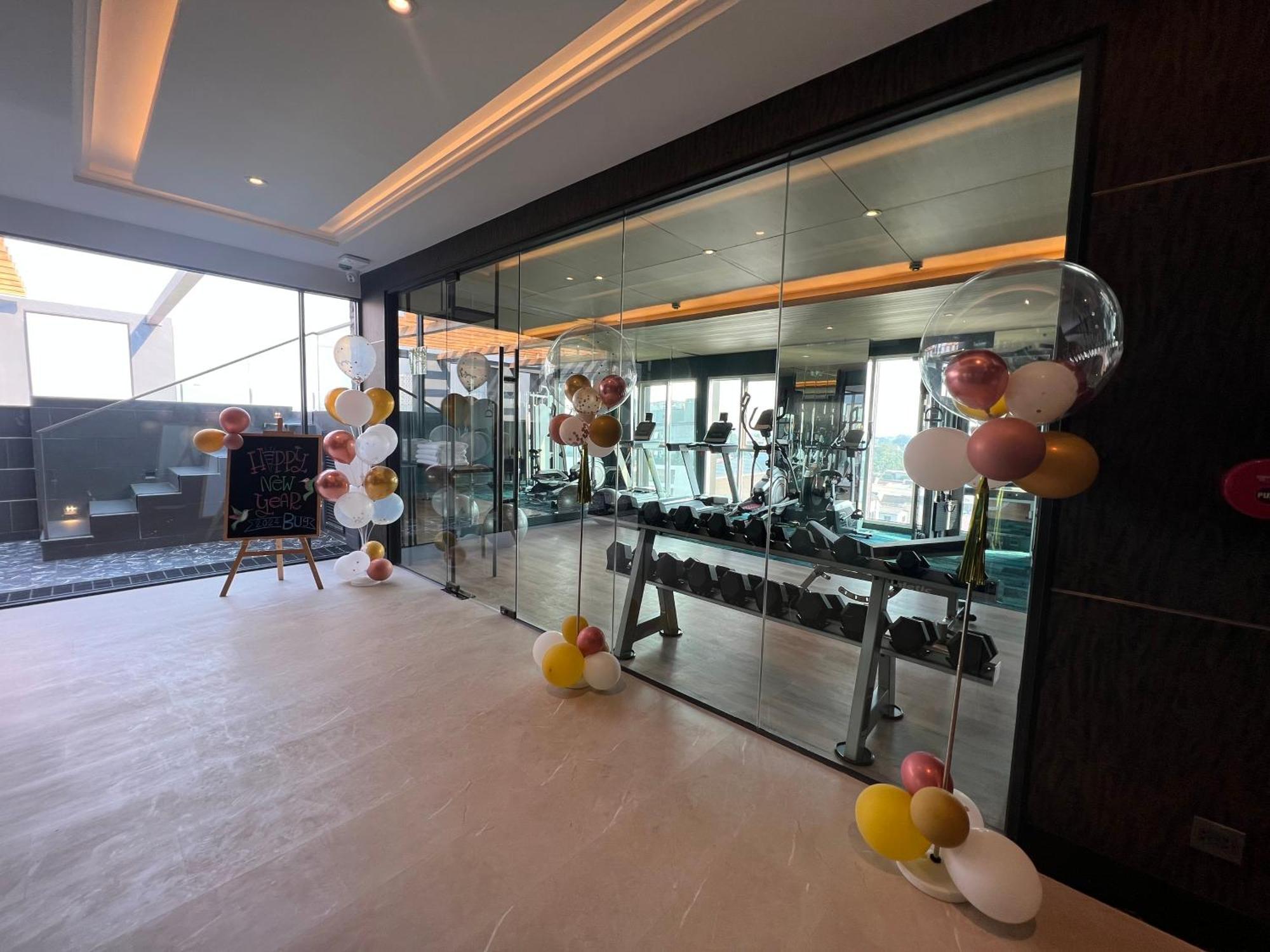 Arni Skye Hotel Банкок Екстериор снимка