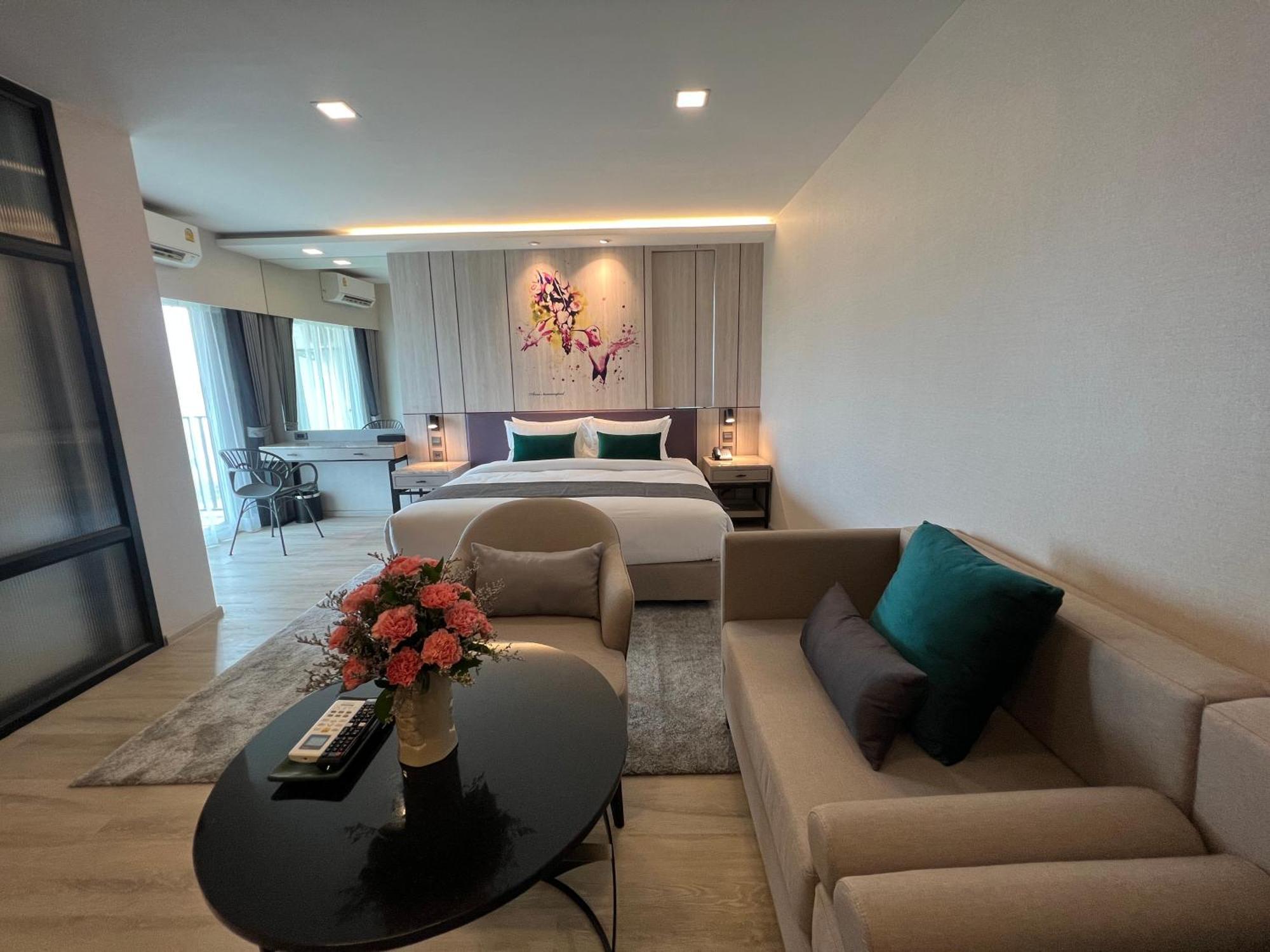 Arni Skye Hotel Банкок Екстериор снимка
