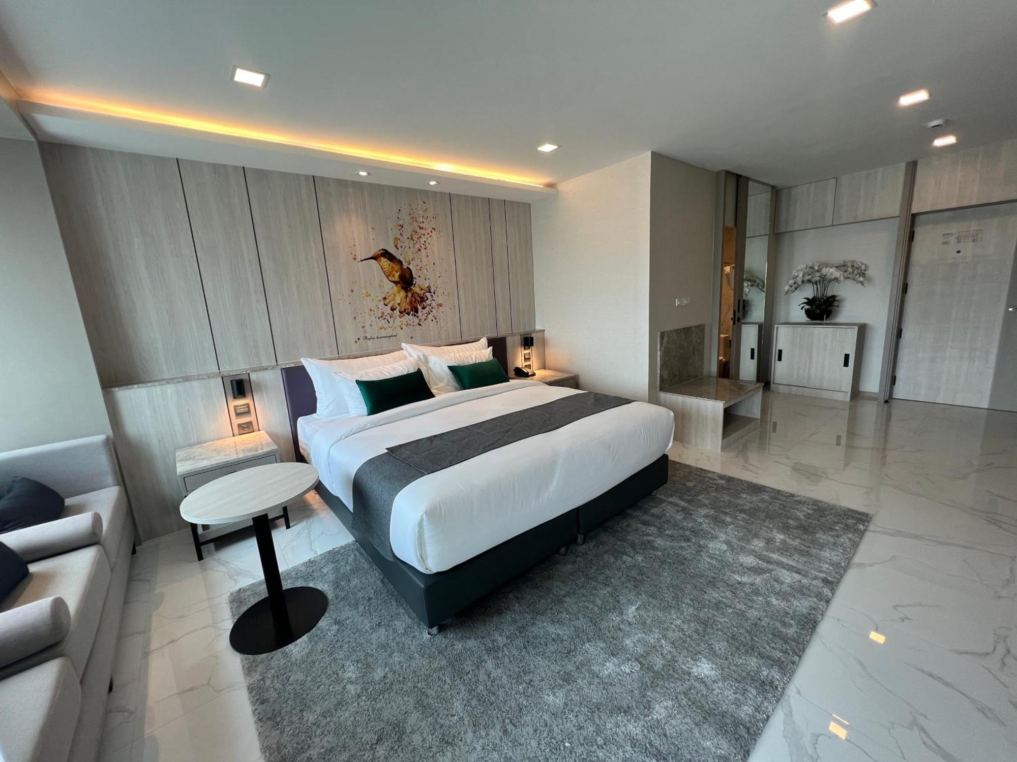Arni Skye Hotel Банкок Екстериор снимка